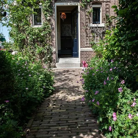 Oude Postkantoor Bed & Breakfast De Rijp
